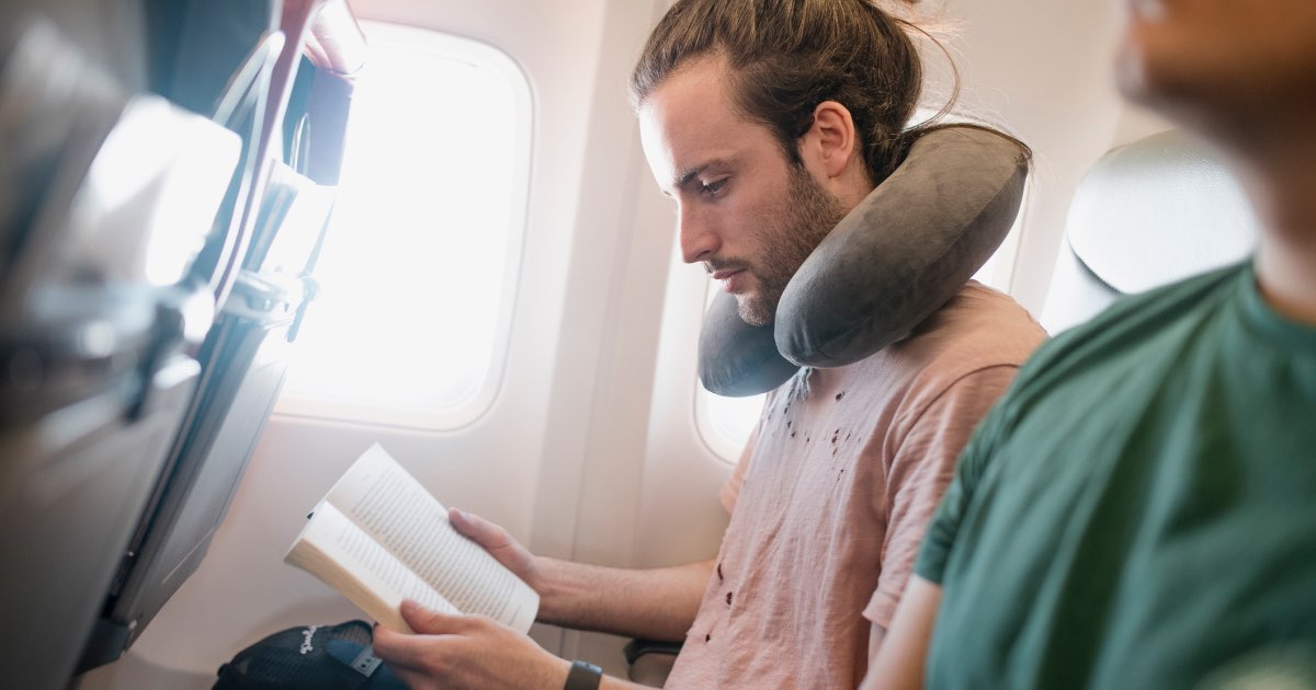 ¿Qué hacer en un viaje largo en avión? 6 recomendaciones para combatir el aburrimiento