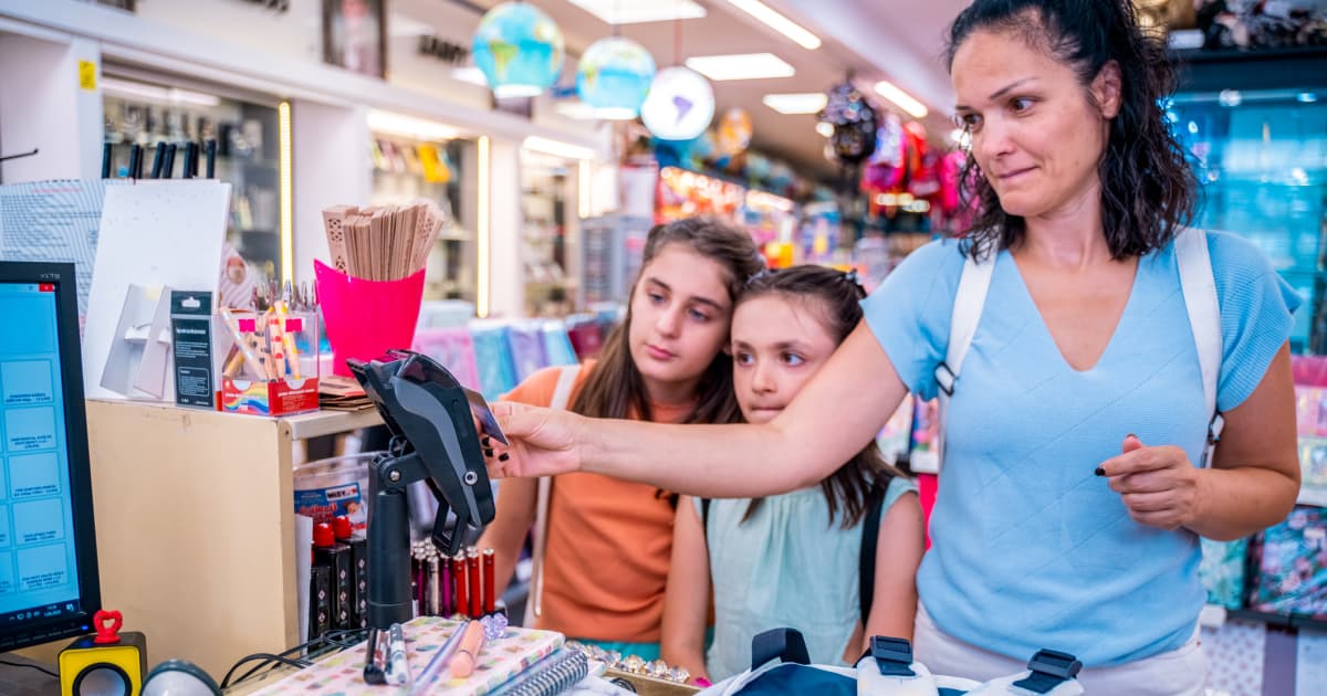 Por qué no deberías pagar los gastos de "la vuelta al cole" con una tarjeta revolving