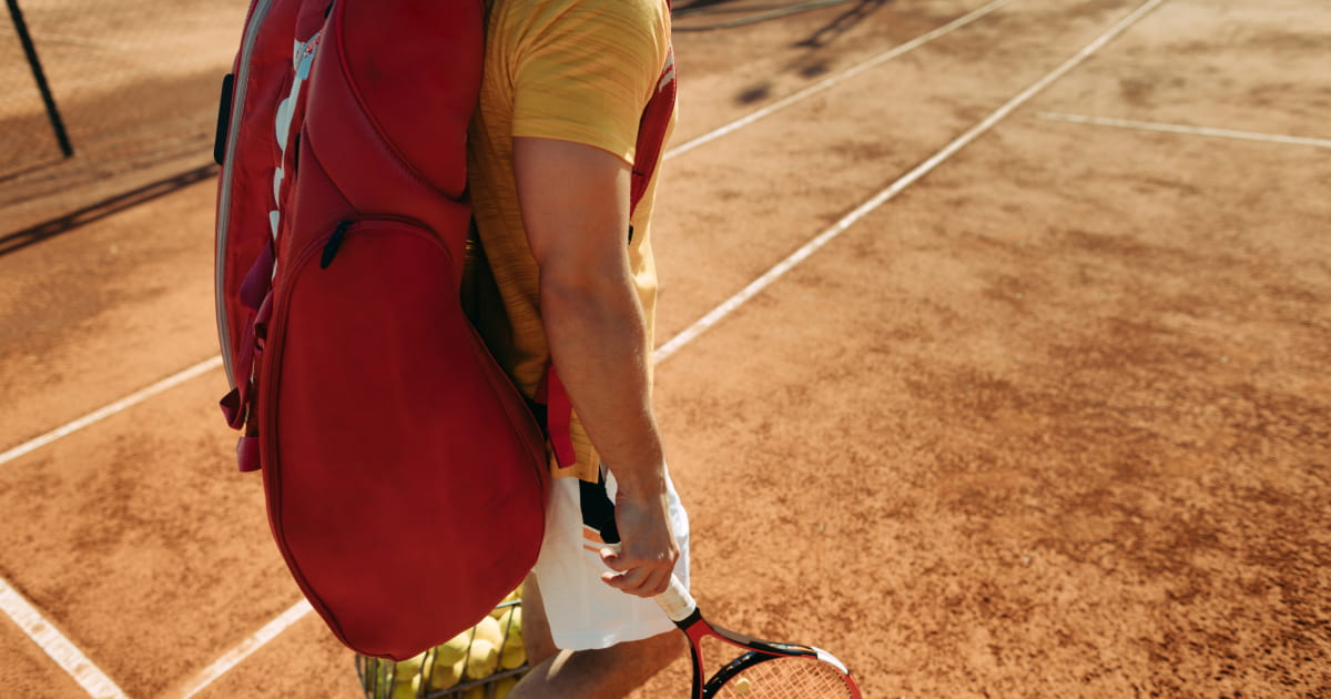 ¿Raquetas de tenis o palas de pádel como equipaje de mano o facturado para volar?